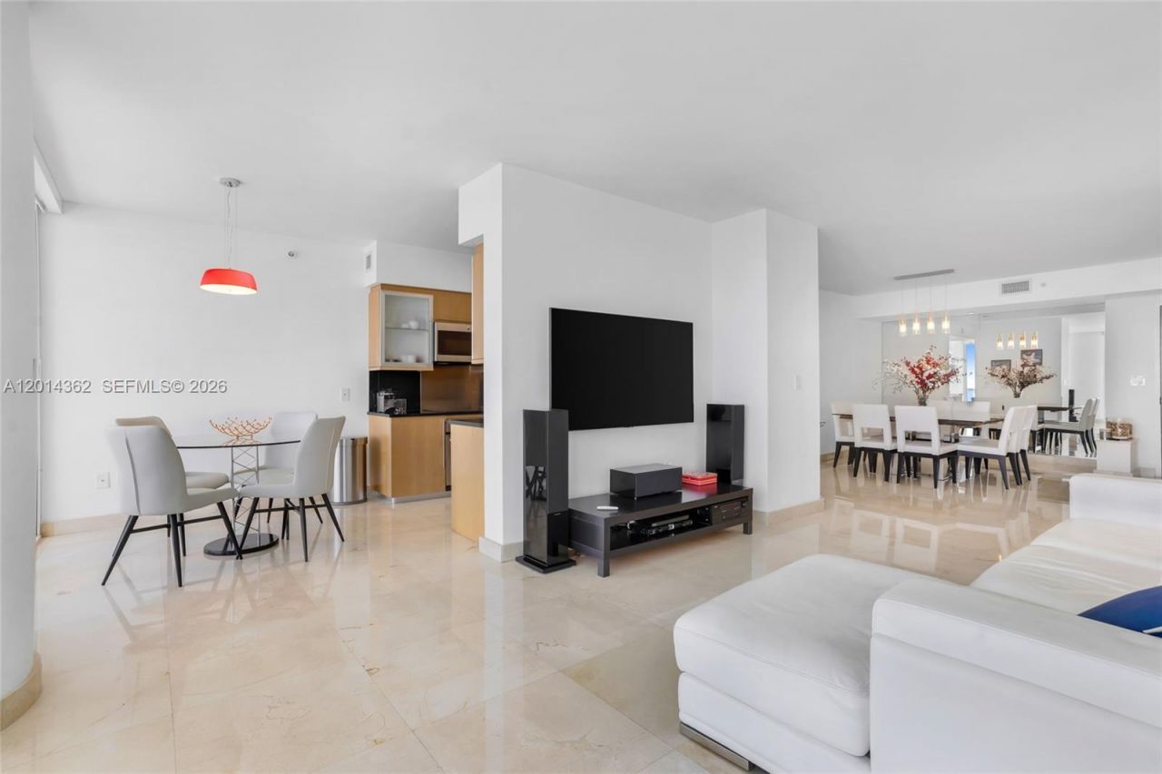 6365 Collins Ave , Unit 3202, Miami Beach, FL 33141 Photo