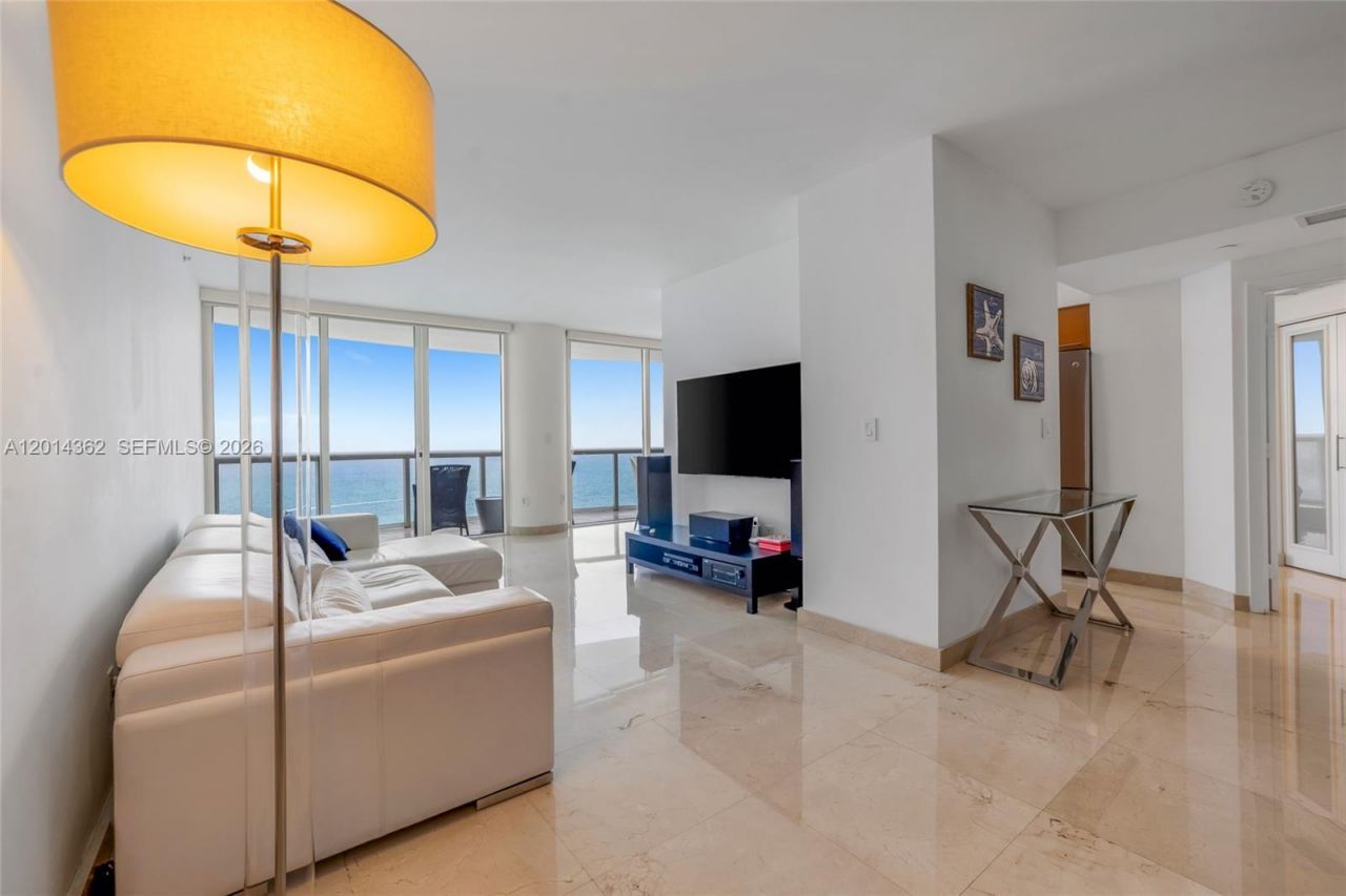 6365 Collins Ave , Unit 3202, Miami Beach, FL 33141 Photo