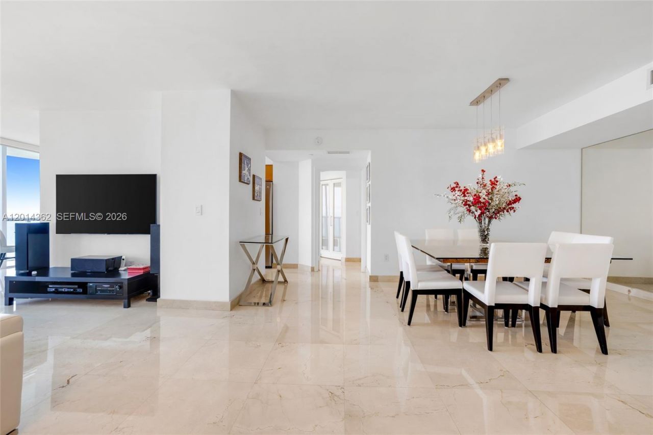 6365 Collins Ave , Unit 3202, Miami Beach, FL 33141 Photo