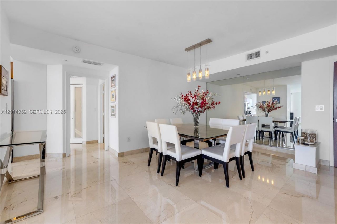 6365 Collins Ave , Unit 3202, Miami Beach, FL 33141 Photo