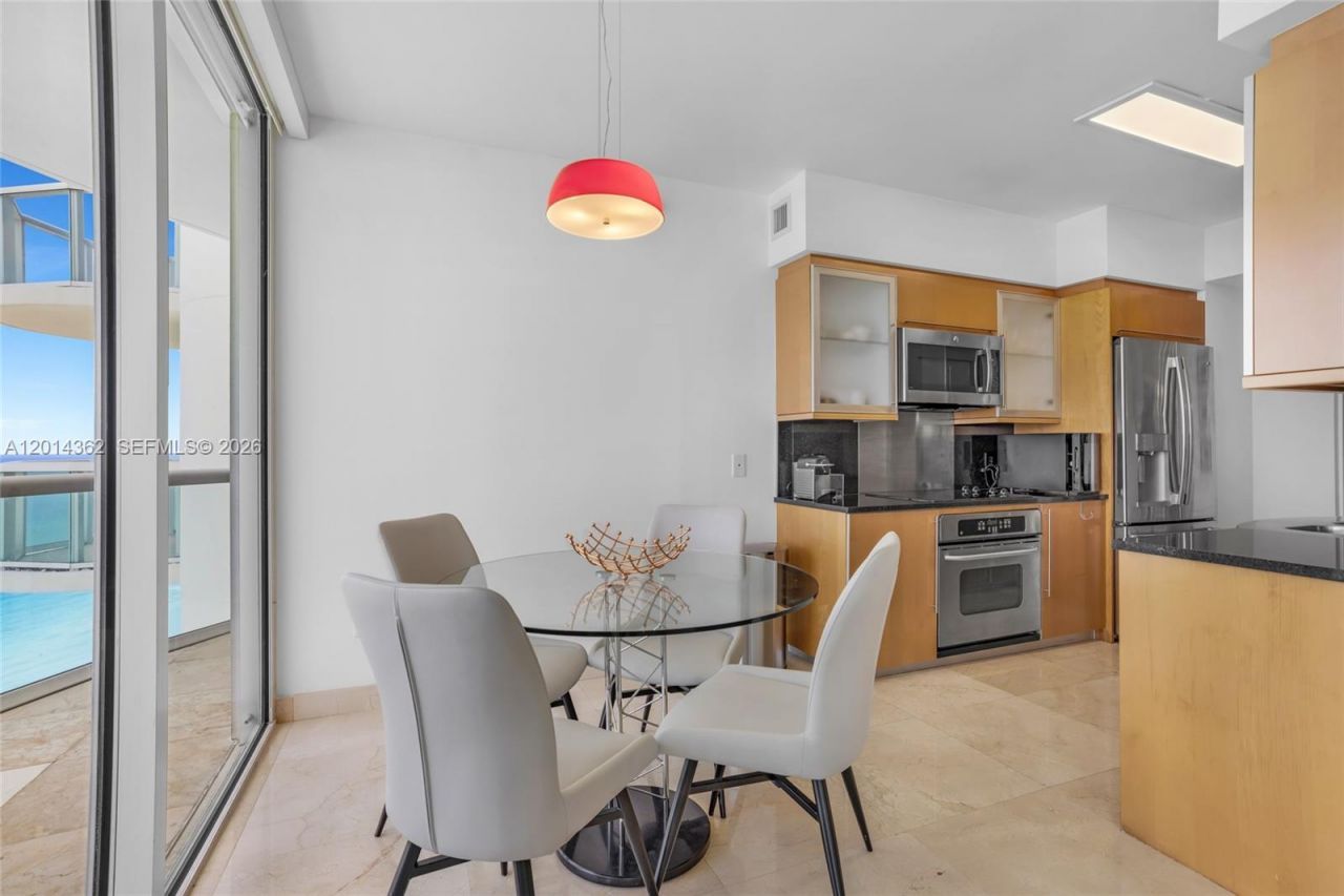 6365 Collins Ave , Unit 3202, Miami Beach, FL 33141 Photo