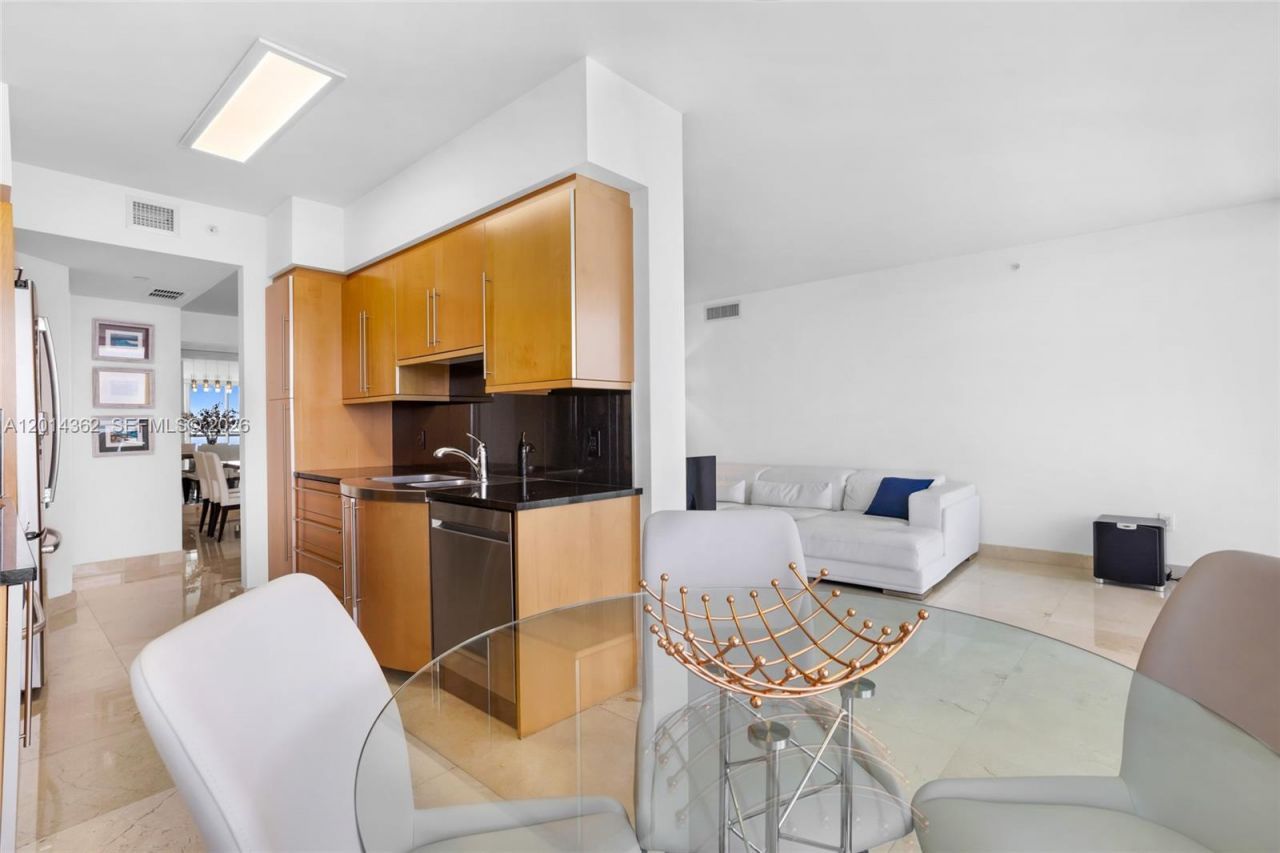 6365 Collins Ave , Unit 3202, Miami Beach, FL 33141 Photo