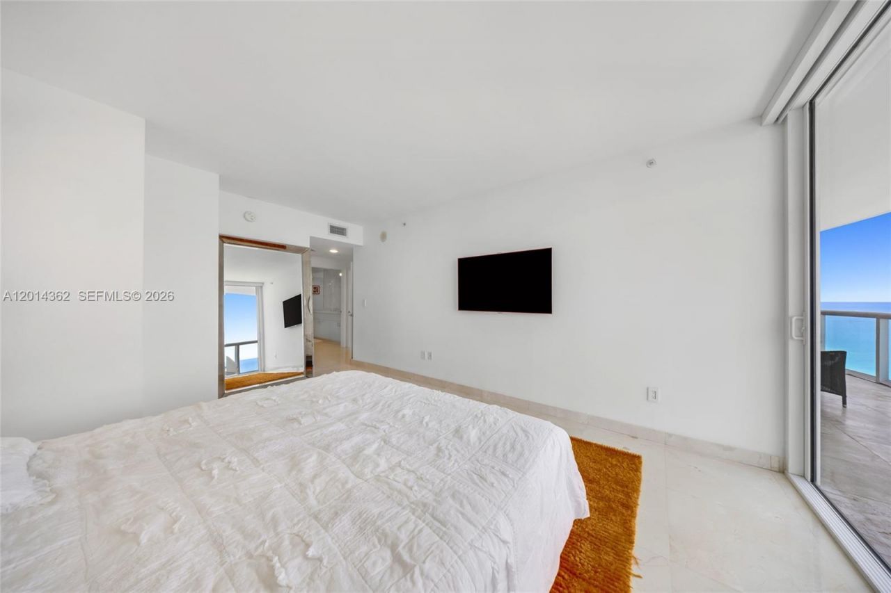 6365 Collins Ave , Unit 3202, Miami Beach, FL 33141 Photo