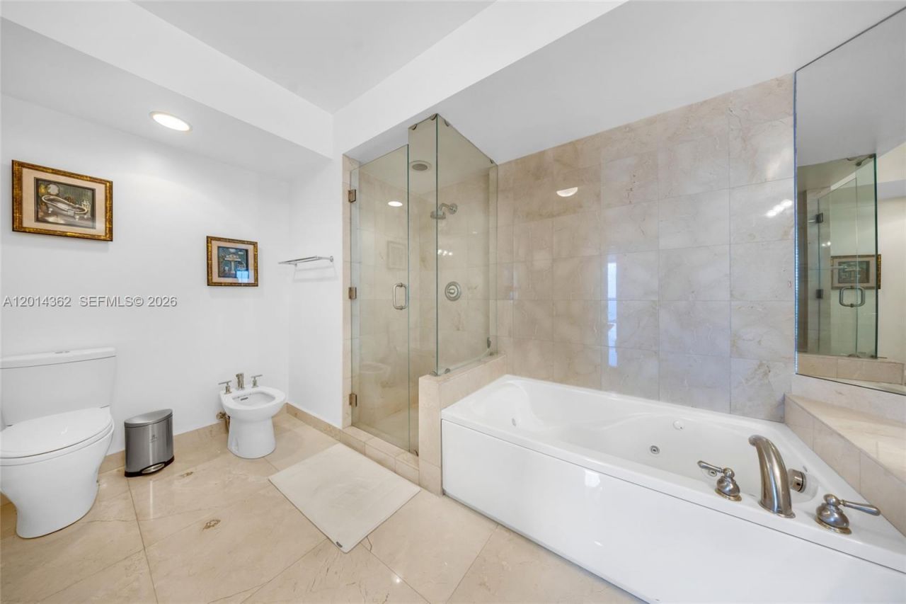 6365 Collins Ave , Unit 3202, Miami Beach, FL 33141 Photo
