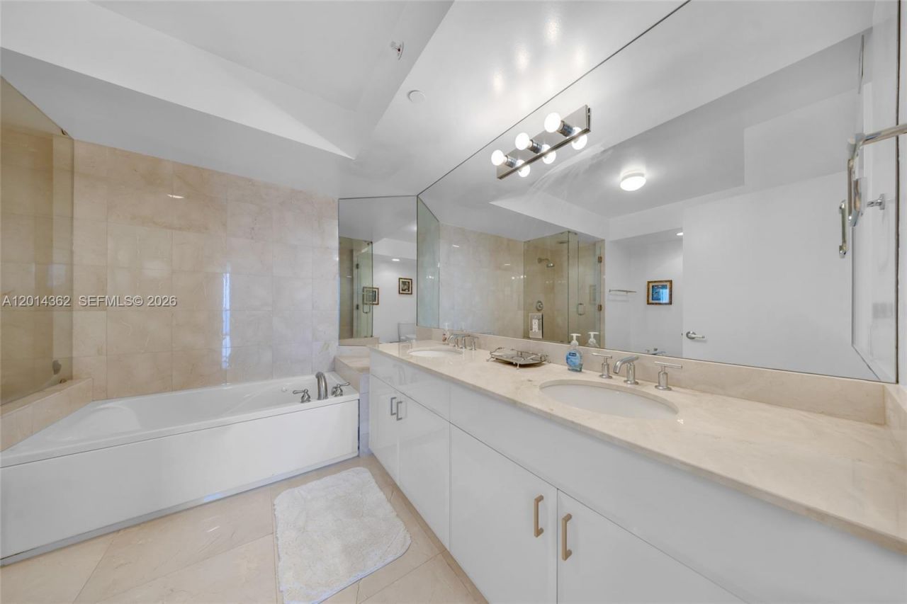 6365 Collins Ave , Unit 3202, Miami Beach, FL 33141 Photo