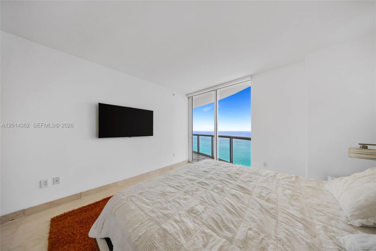 6365 Collins Ave , Unit 3202, Miami Beach, FL 33141 Photo