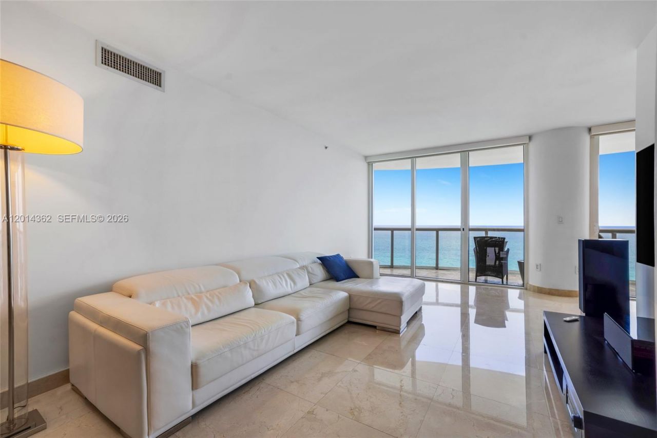 6365 Collins Ave , Unit 3202, Miami Beach, FL 33141 Photo