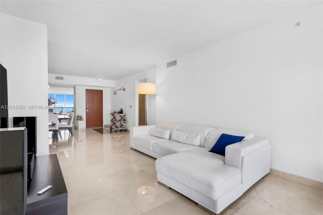 6365 Collins Ave , Unit 3202, Miami Beach, FL 33141 Photo