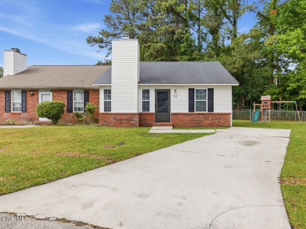 112 Glenside Court , Midway Park, NC 28544
