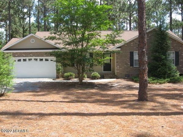 460 E Baltimore Avenue , Pinebluff, NC 28373