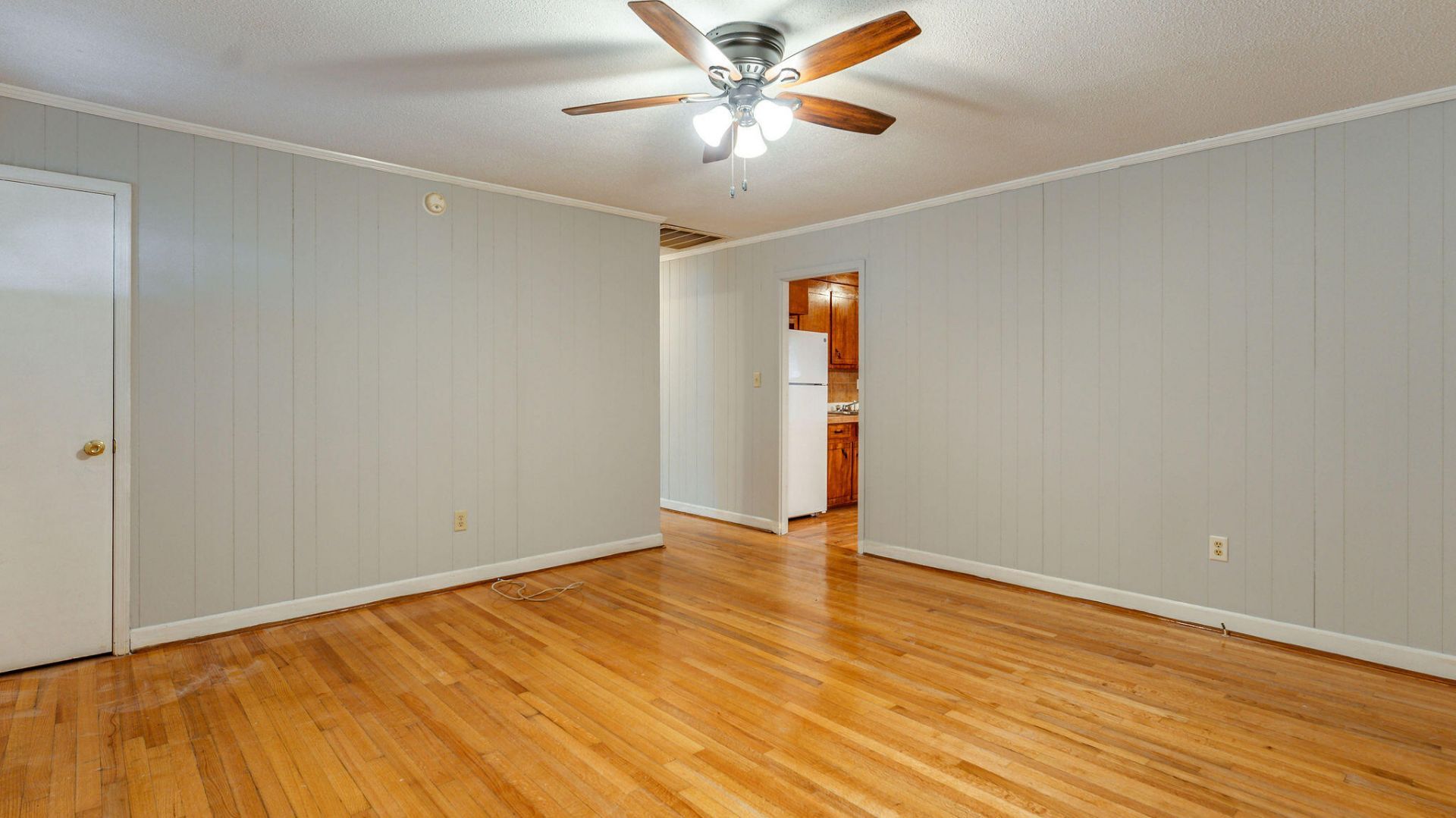 692 York Street Photo 10