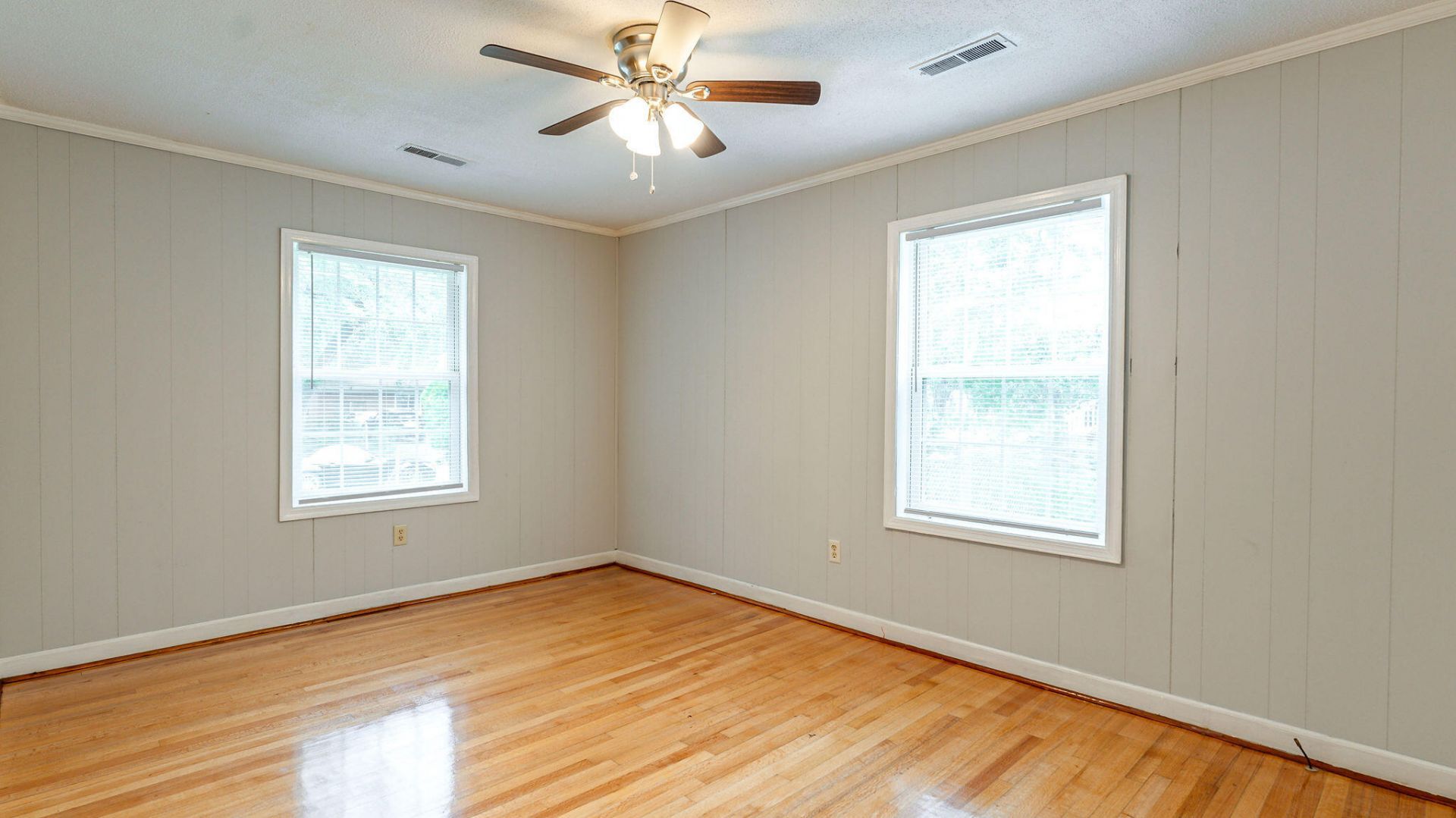 692 York Street Photo 15