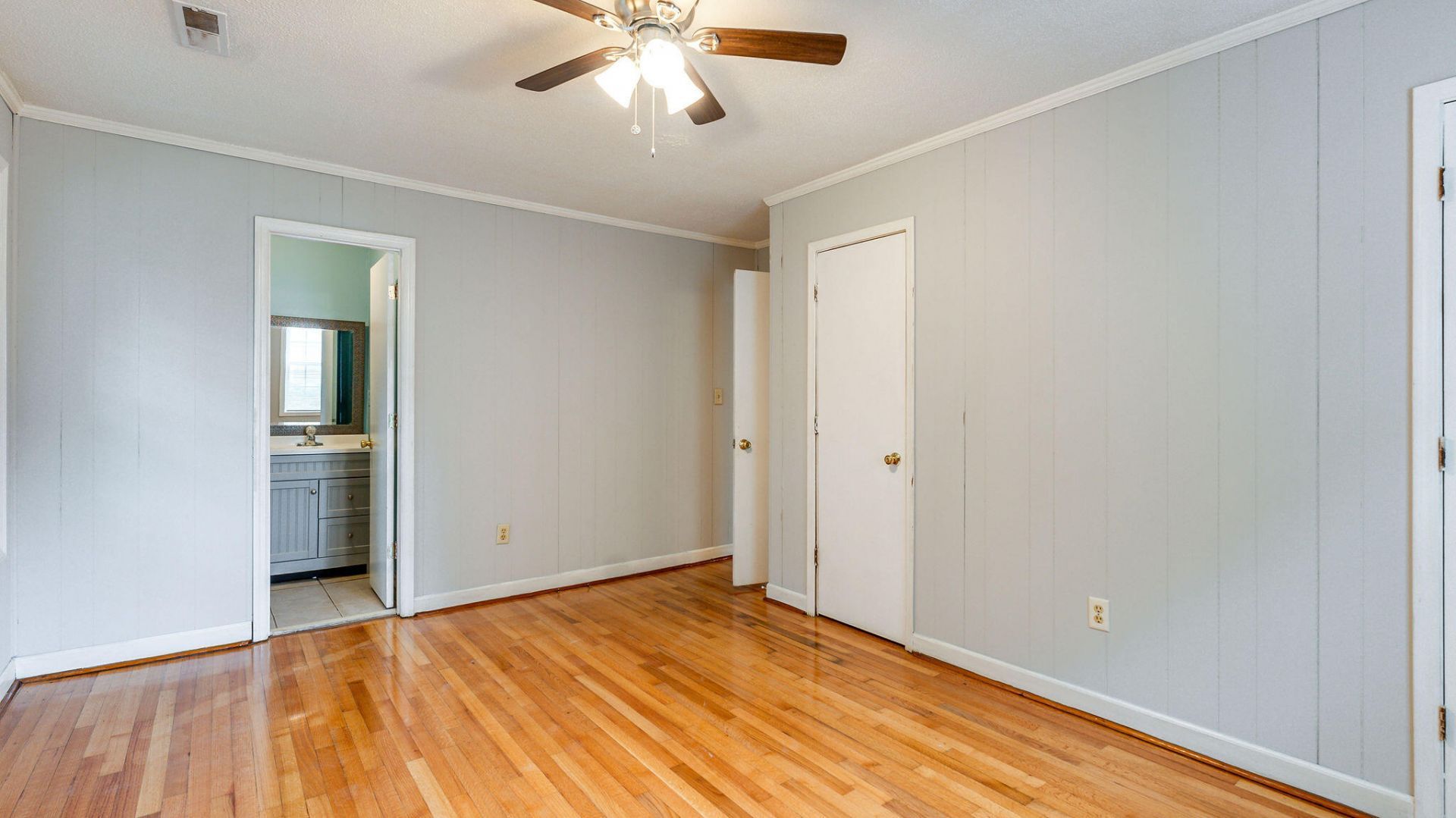 692 York Street Photo 18