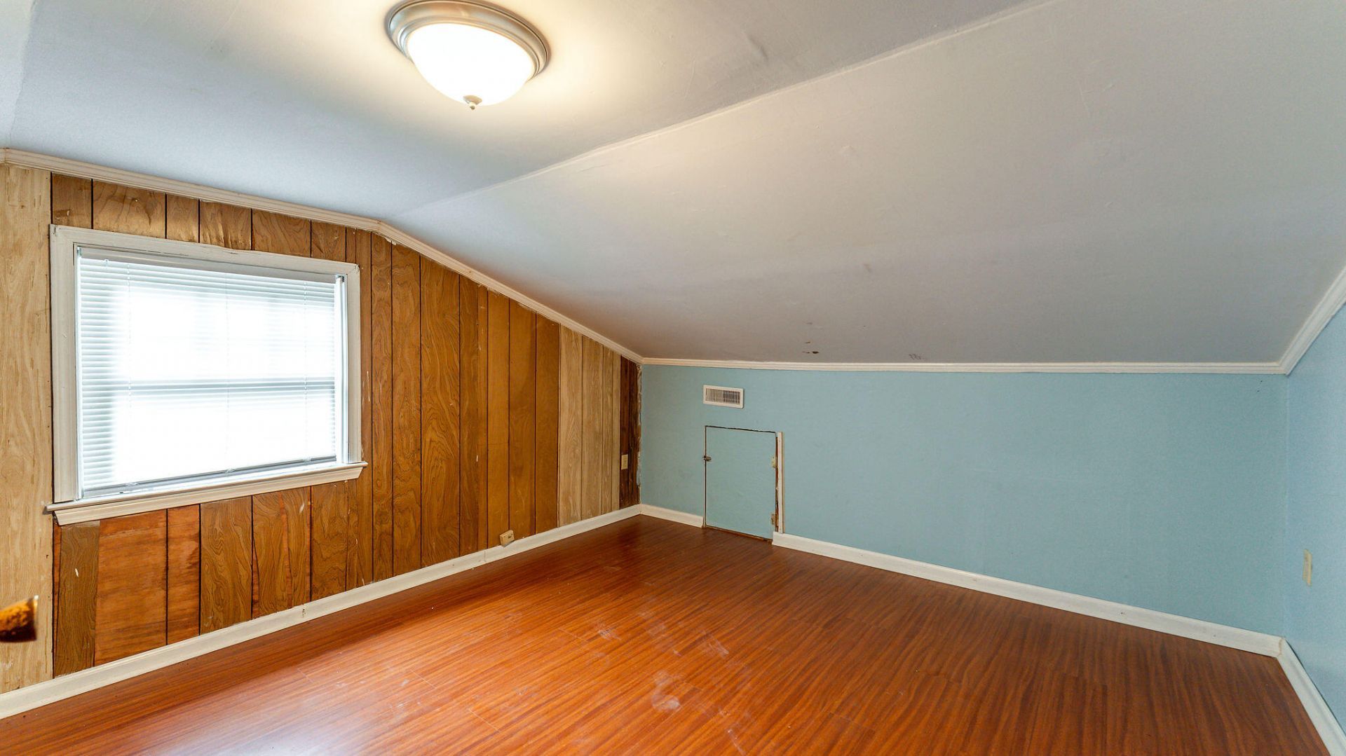 692 York Street Photo 21