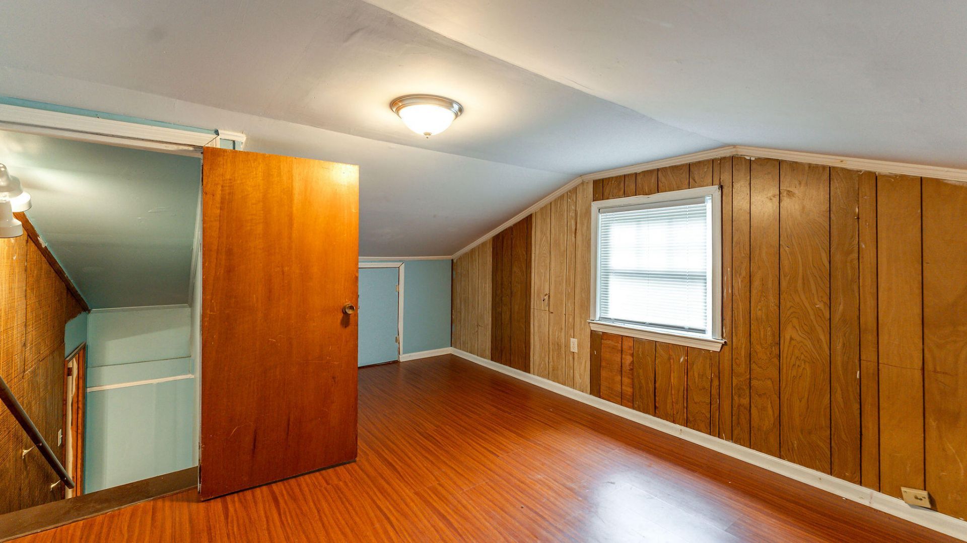 692 York Street Photo 22