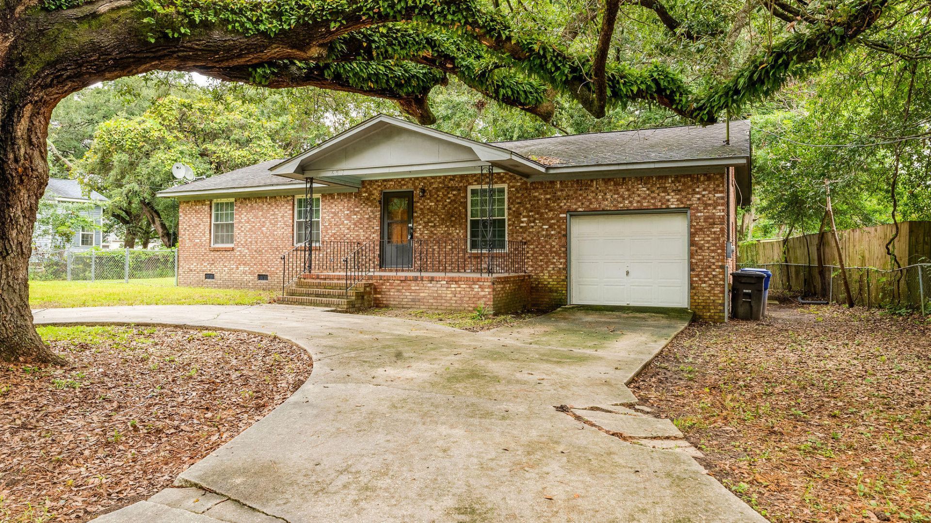 692 York Street Photo 5