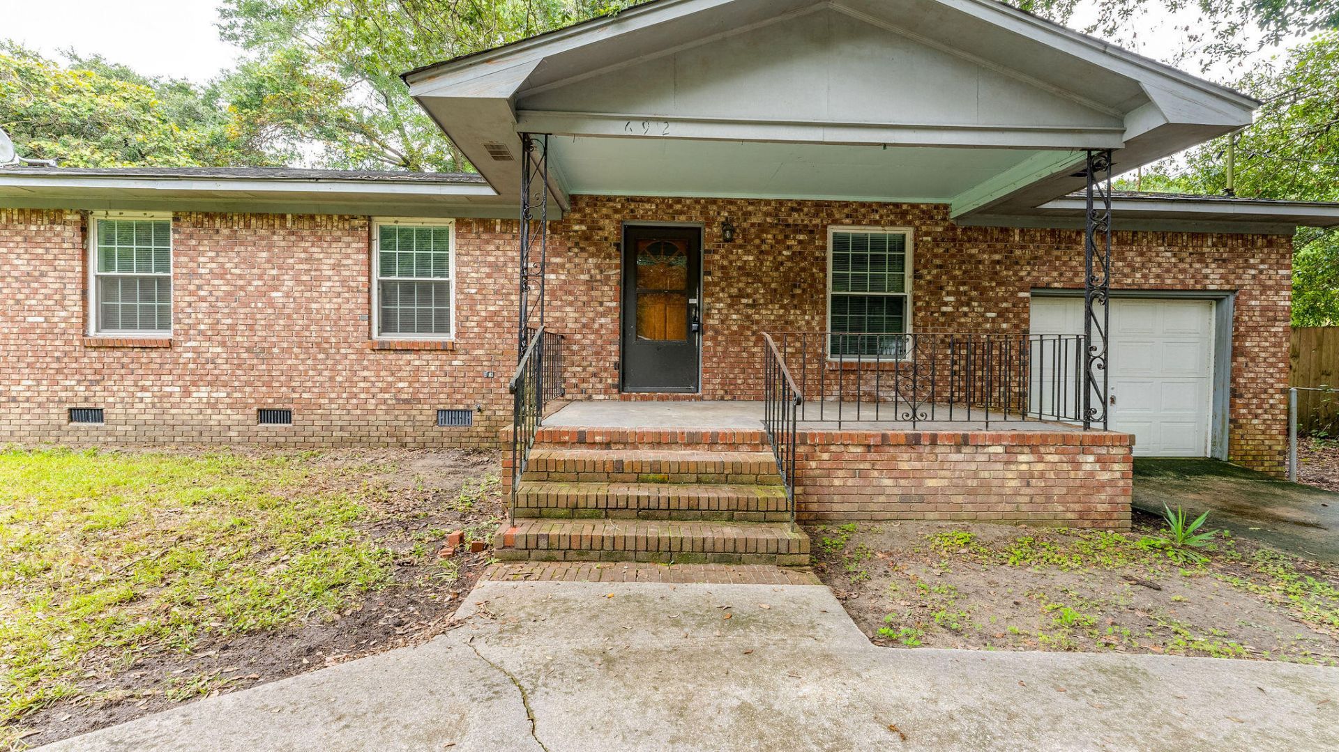 692 York Street Photo 6
