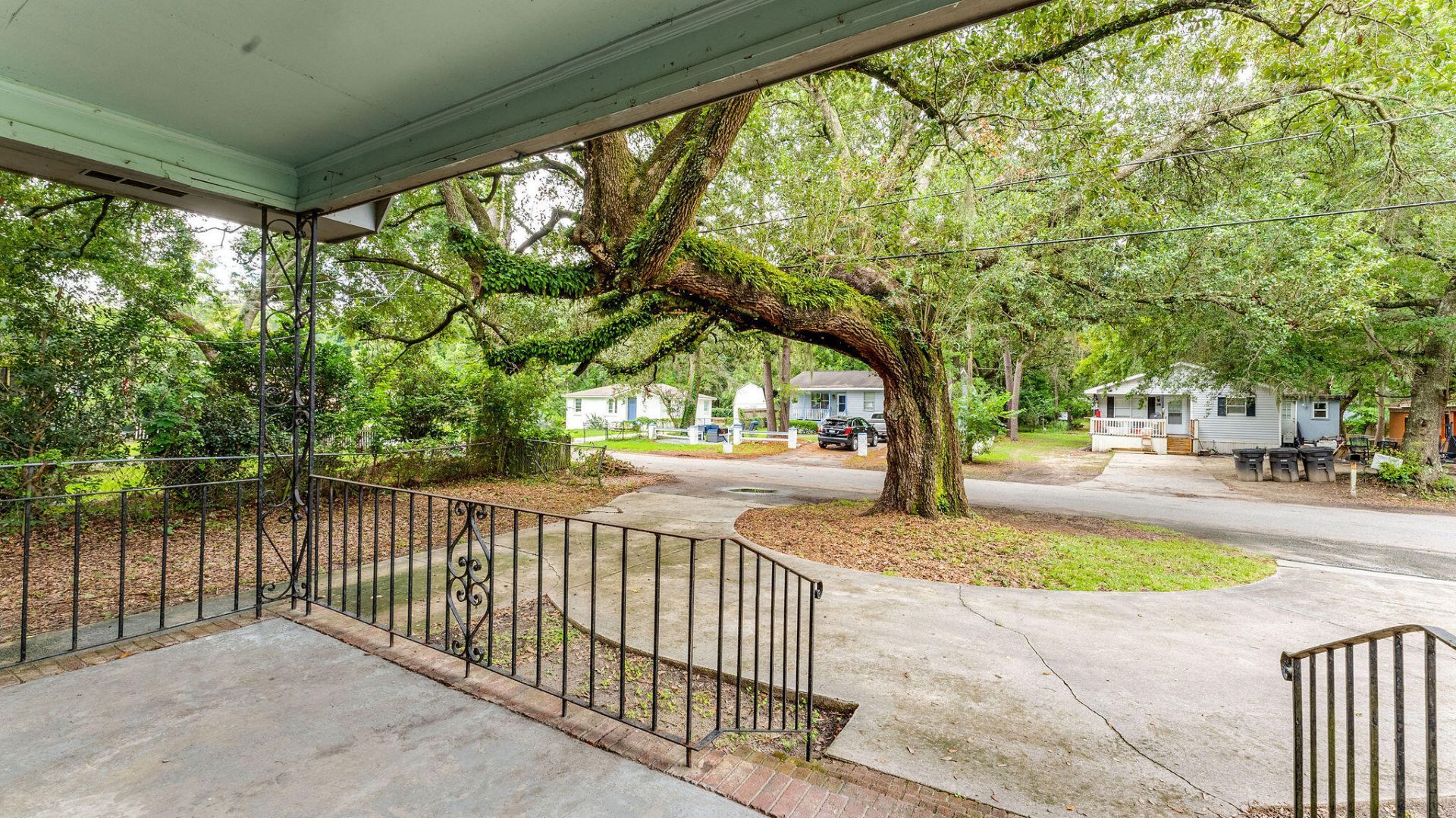 692 York Street Photo 7