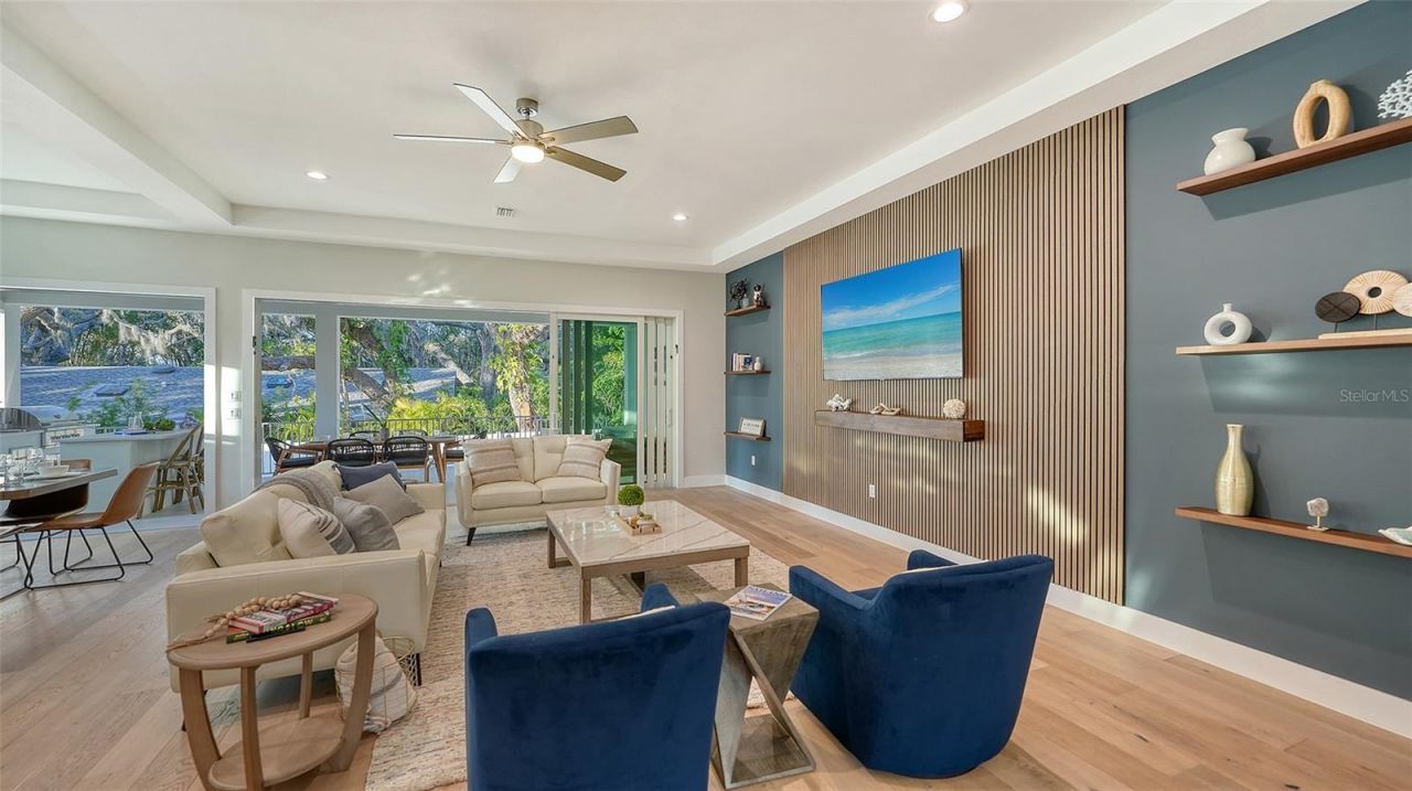 1537 Siesta Drive, Sarasota, FL 34239 Photo
