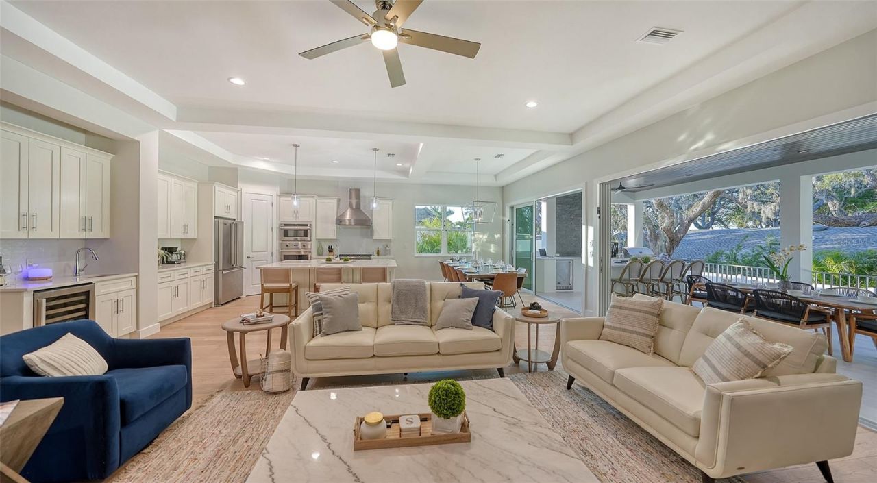 1537 Siesta Drive, Sarasota, FL 34239 Photo