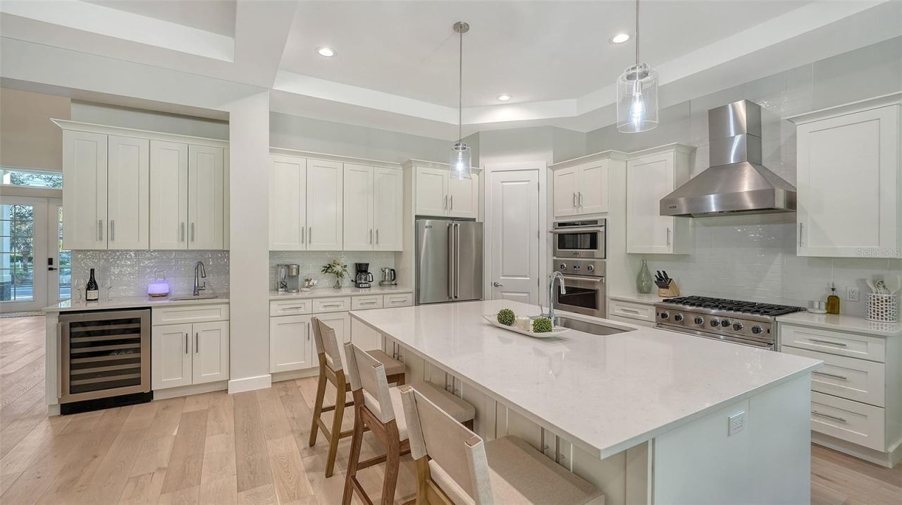 1537 Siesta Drive, Sarasota, FL 34239 Photo