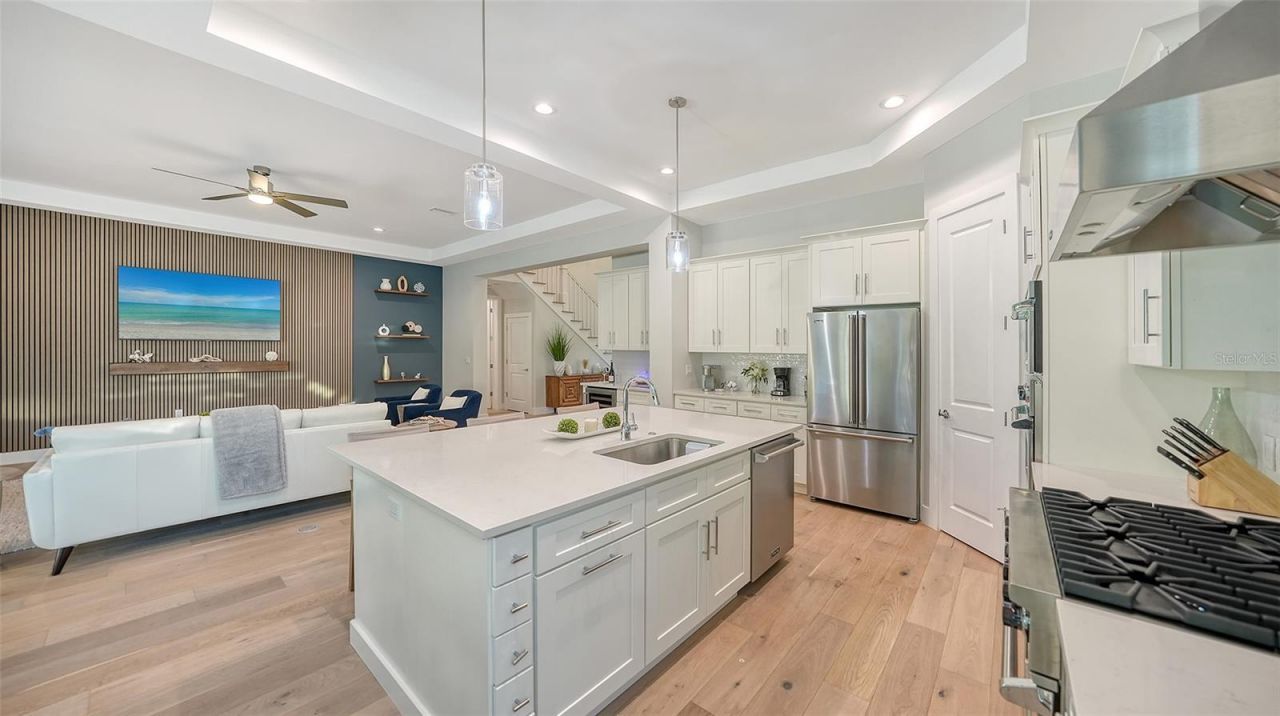 1537 Siesta Drive, Sarasota, FL 34239 Photo