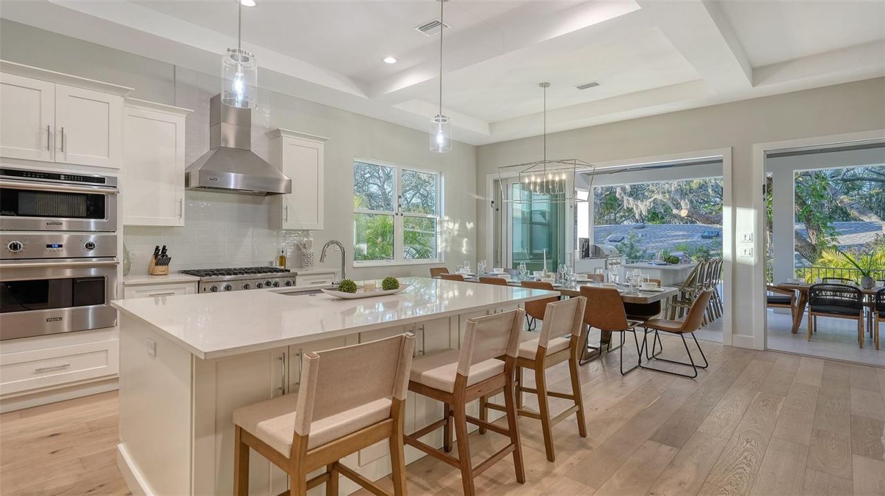 1537 Siesta Drive, Sarasota, FL 34239 Photo