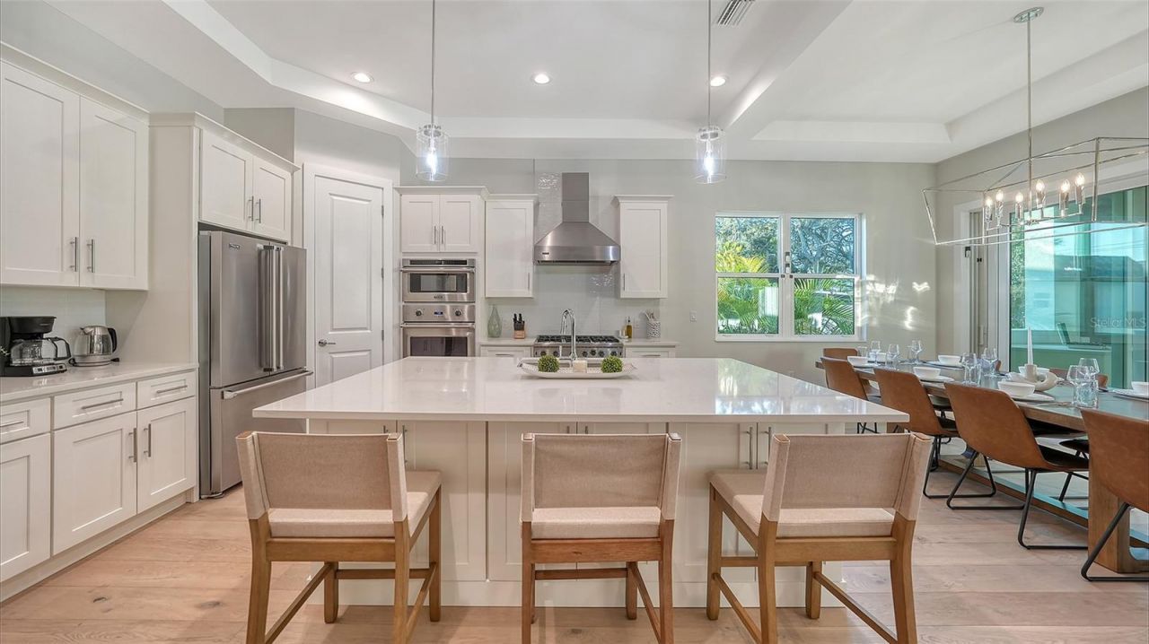 1537 Siesta Drive, Sarasota, FL 34239 Photo