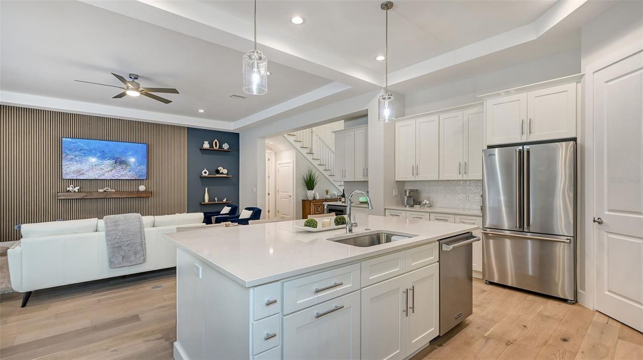 1537 Siesta Drive, Sarasota, FL 34239 Photo