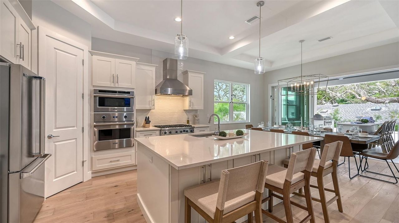 1537 Siesta Drive, Sarasota, FL 34239 Photo