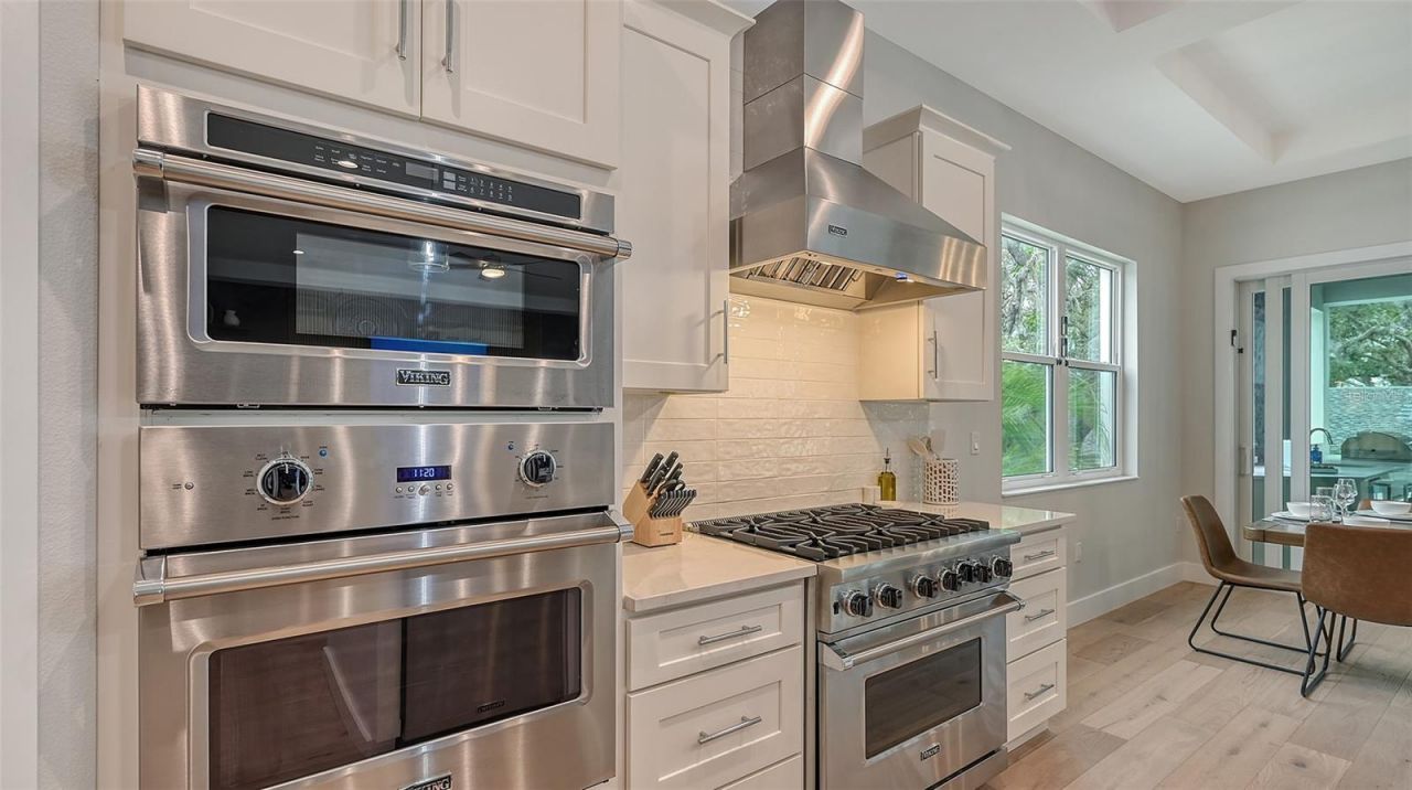1537 Siesta Drive, Sarasota, FL 34239 Photo