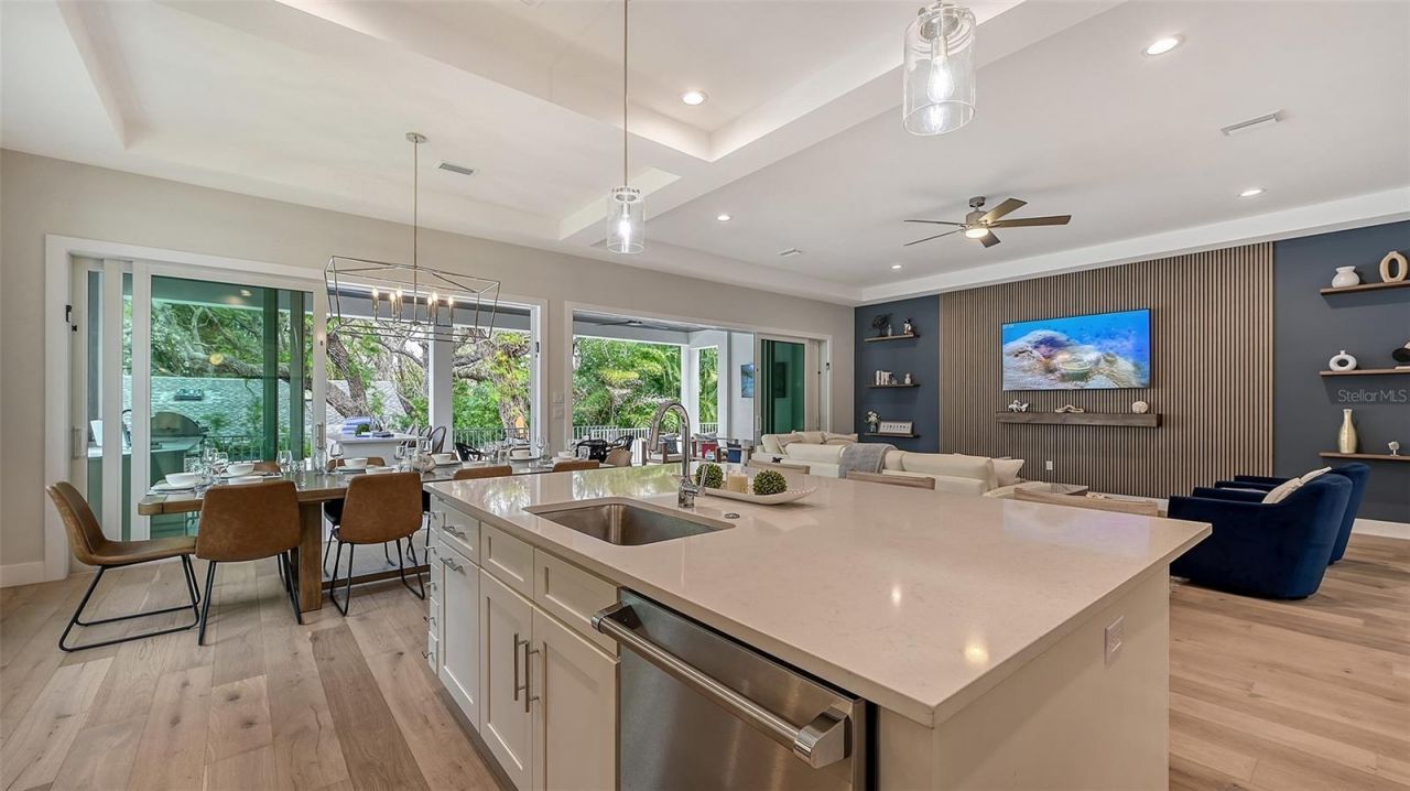 1537 Siesta Drive, Sarasota, FL 34239 Photo