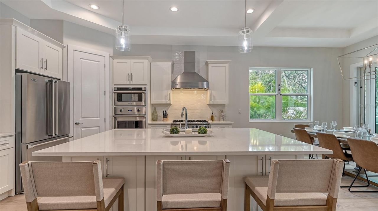 1537 Siesta Drive, Sarasota, FL 34239 Photo