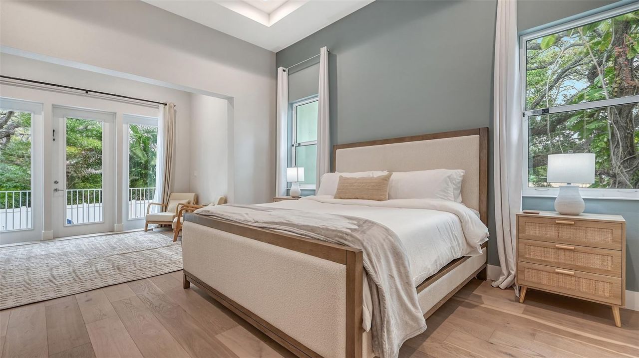 1537 Siesta Drive, Sarasota, FL 34239 Photo