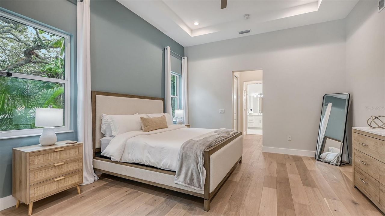 1537 Siesta Drive, Sarasota, FL 34239 Photo