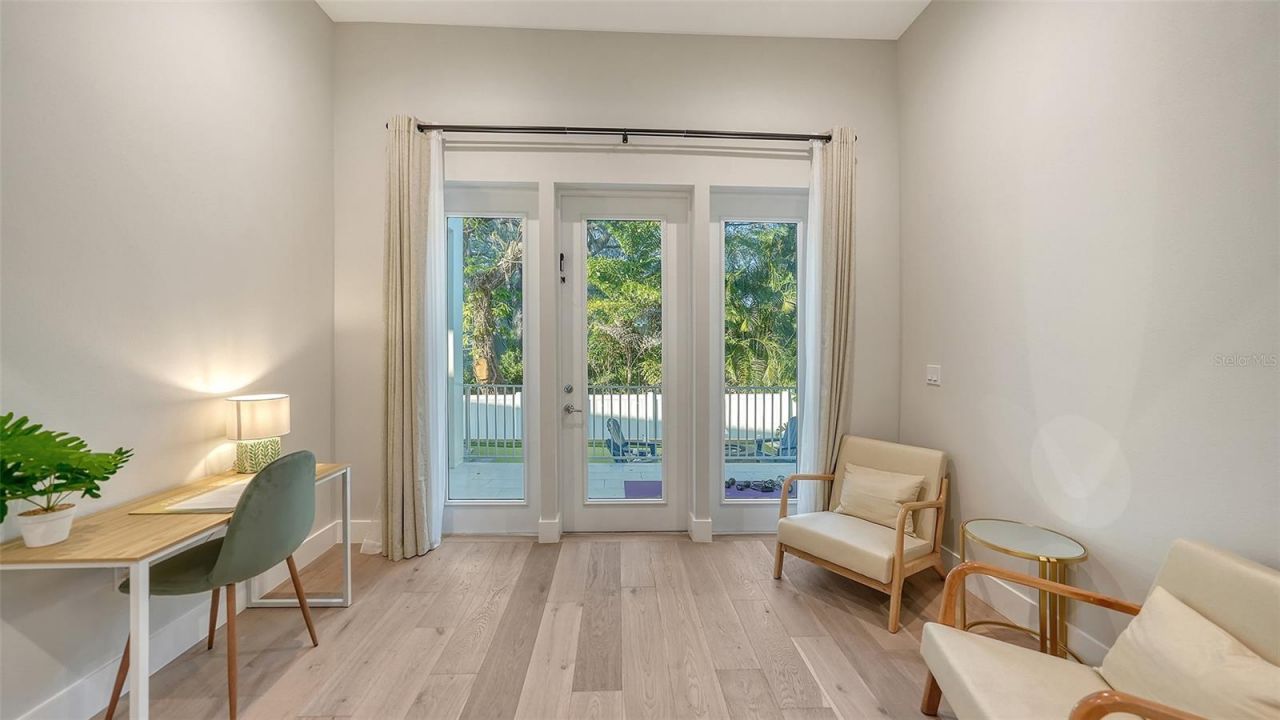 1537 Siesta Drive, Sarasota, FL 34239 Photo