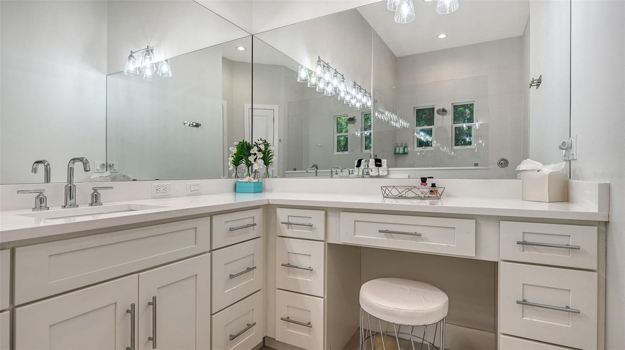 1537 Siesta Drive, Sarasota, FL 34239 Photo
