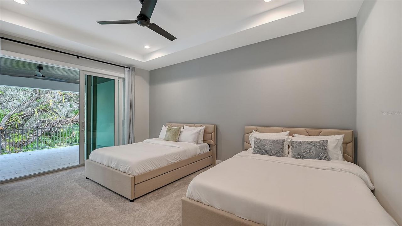 1537 Siesta Drive, Sarasota, FL 34239 Photo