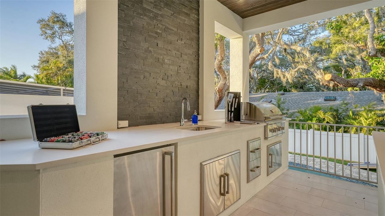 1537 Siesta Drive, Sarasota, FL 34239 Photo