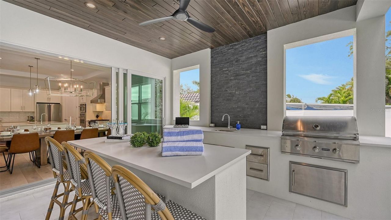 1537 Siesta Drive, Sarasota, FL 34239 Photo