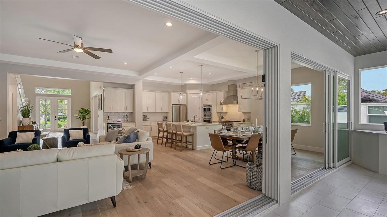 1537 Siesta Drive, Sarasota, FL 34239 Photo