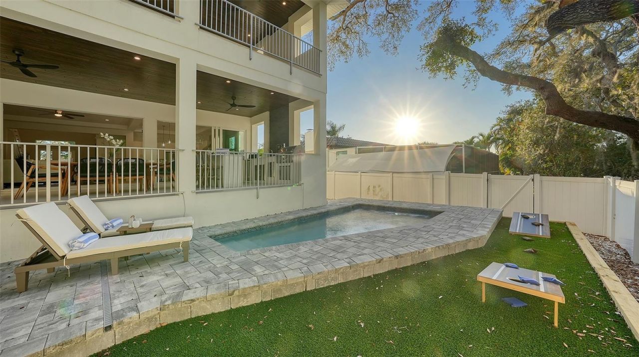 1537 Siesta Drive, Sarasota, FL 34239 Photo