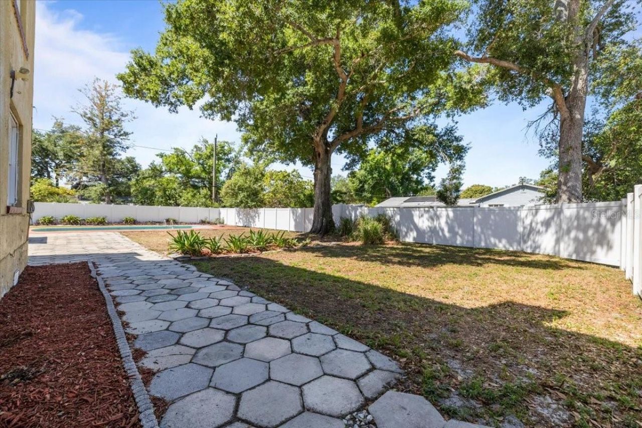 5110 Emerson Avenue S, Saint Petersburg, FL 33707 Photo