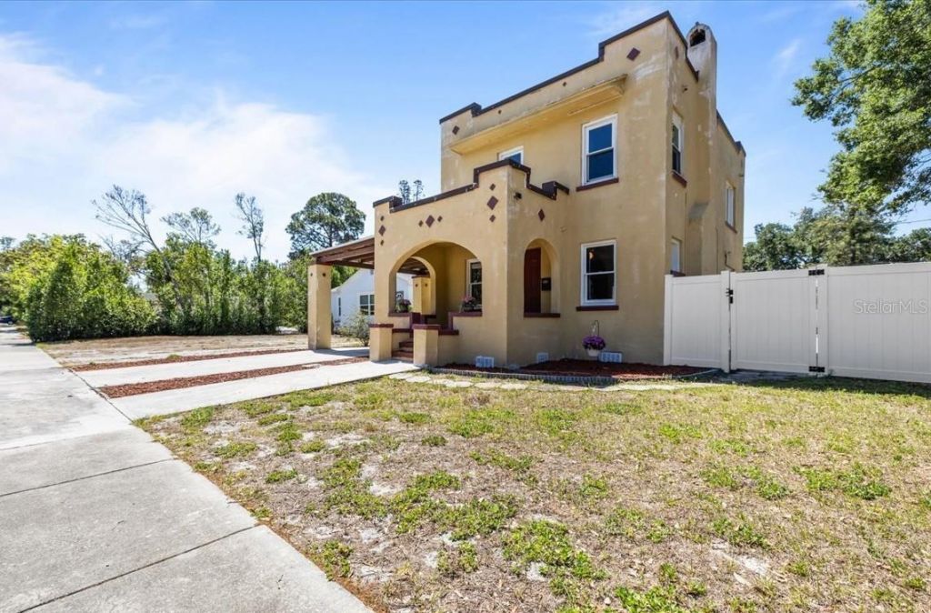5110 Emerson Avenue S, Saint Petersburg, FL 33707 Photo