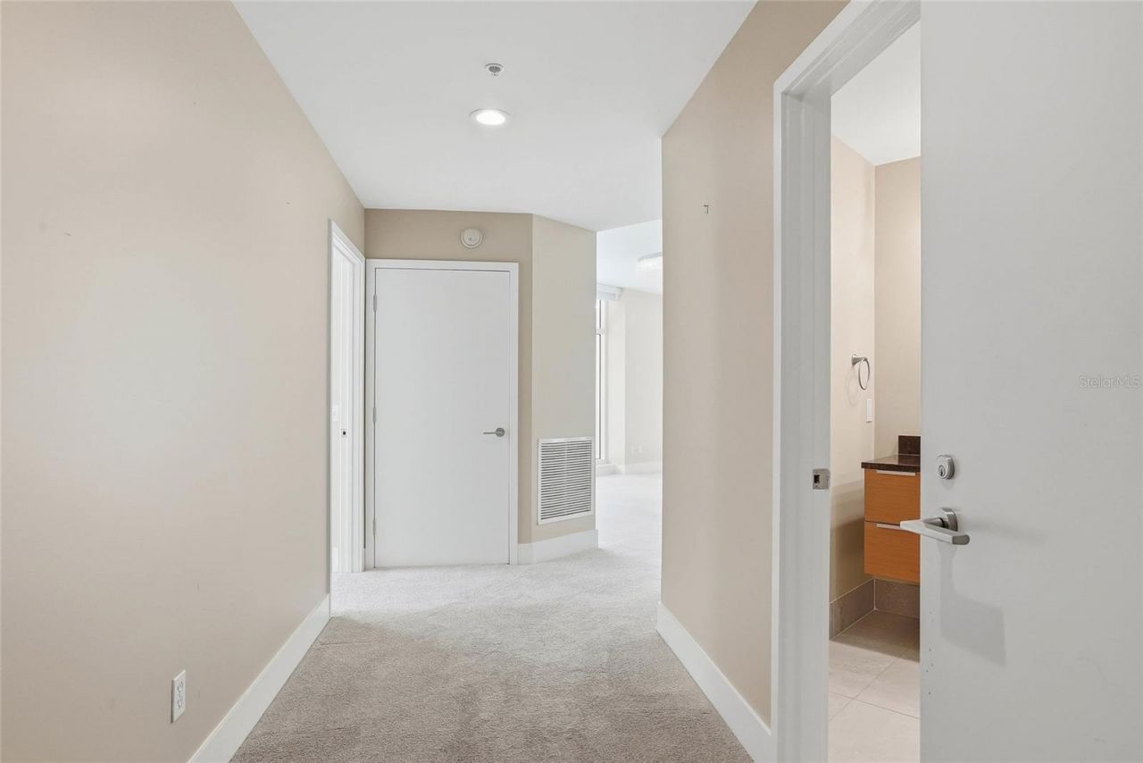 175 1st Street S, Unit 303, Saint Petersburg, FL 33701 Photo