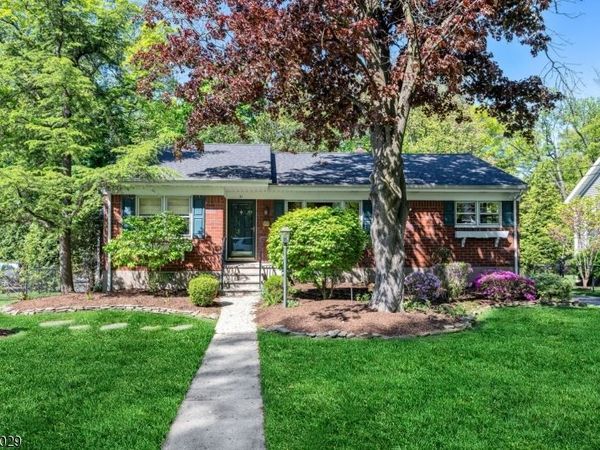 31 Stonefield Rd, Glen Rock, NJ 07452