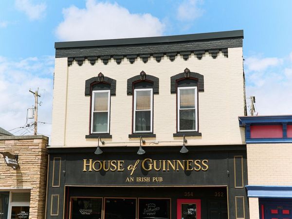 352 W main St, Waukesha, WI 53186
