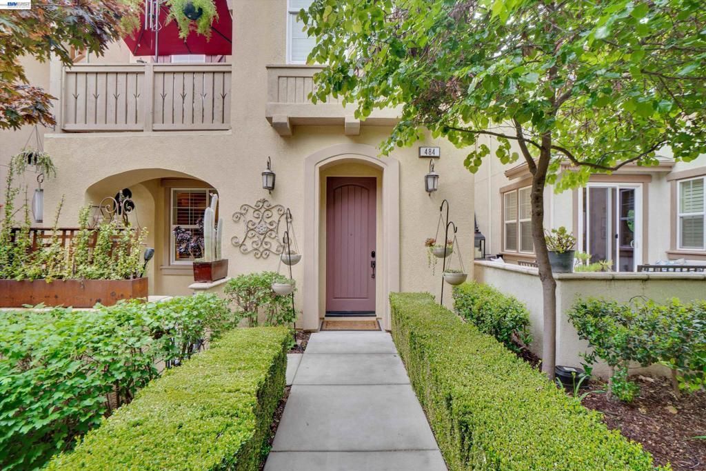 484 Selby Ln, Livermore, CA 94551 Main Photo