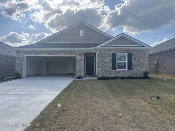 33 S Thorn Tree Street, Byhalia, MS 38611