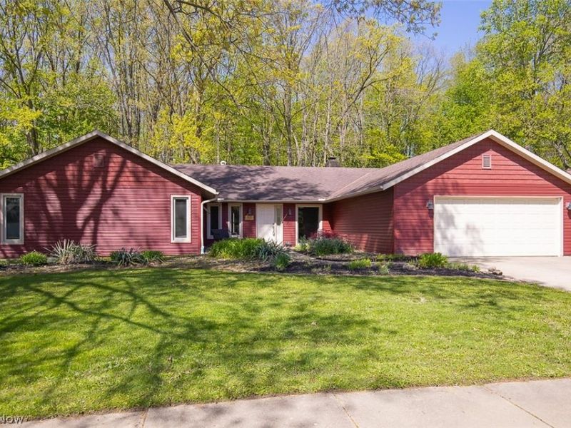 522 Merrimak Drive, Berea, OH 44017 Photo 2